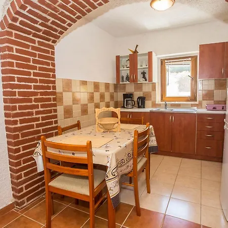 Ferienhaus Luan ポレッチ