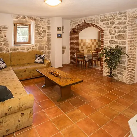 Ferienhaus Luan Vikendica