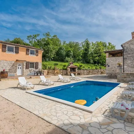 Ferienhaus Luan Vikendica *